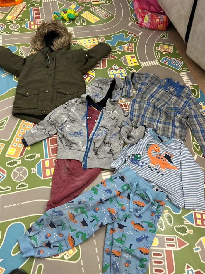 Lot de 10 vêtements en 3 ans