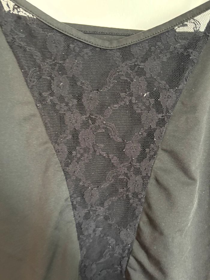 Top noir 1XL avec empiècements dentelle - photo numéro 2