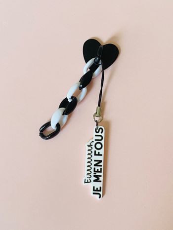 Attache Strap Phone Coeur noir et blanc