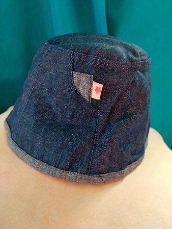 Bob bébé en jean motifs fleurs – Taille 52cm – Neuf
