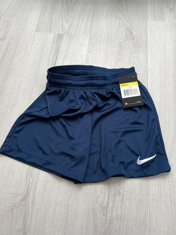 Short de foot garçon taille S Nike neuf