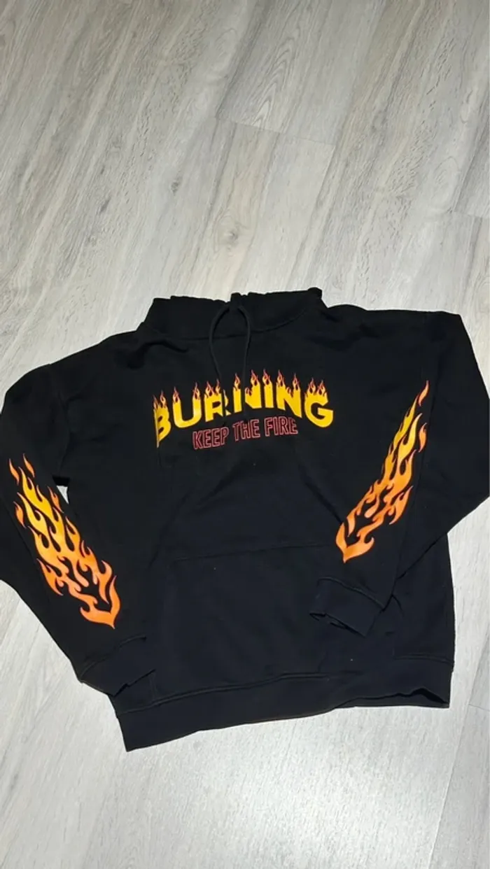 Sweat noir flammes