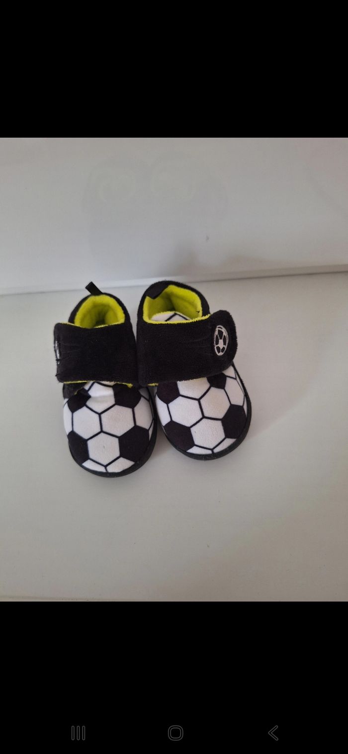 Chaussons bébé motif foot - photo numéro 3
