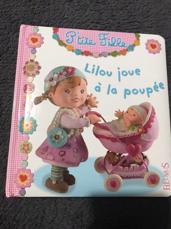 Livre « Lilou joue à la poupée »