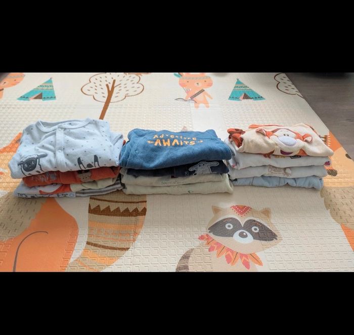 Lot 12 pyjamas 1 mois - photo numéro 3