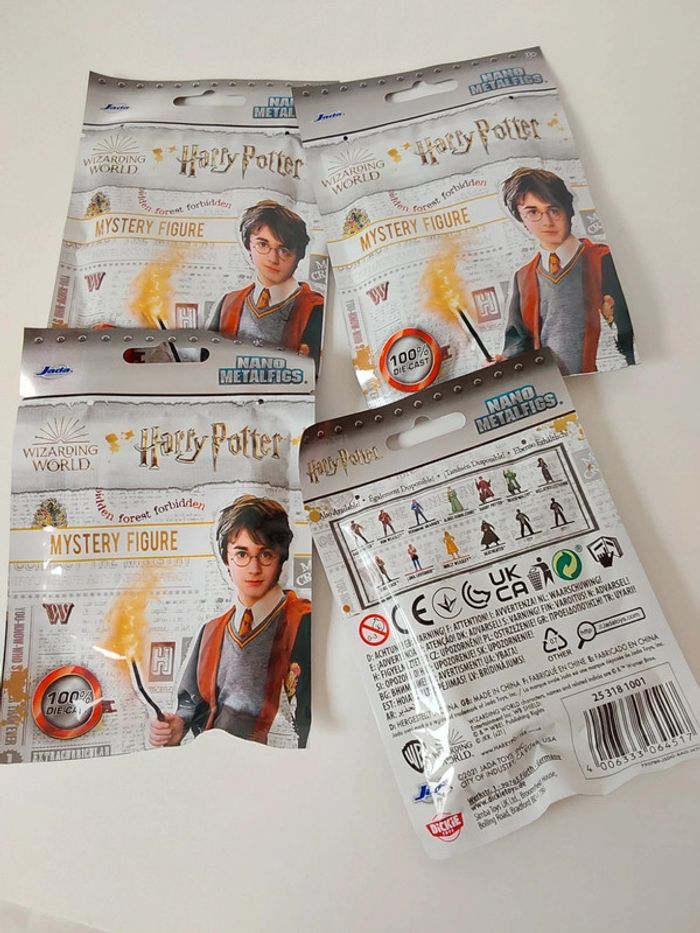 4 sachets de figurines Harry Potter - photo numéro 2