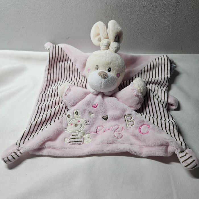 Doudou lapin rose kiabi