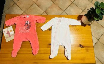 Lot de 4 pyjamas différentes marques
