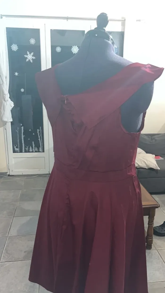 Robe bordeaux - photo numéro 3