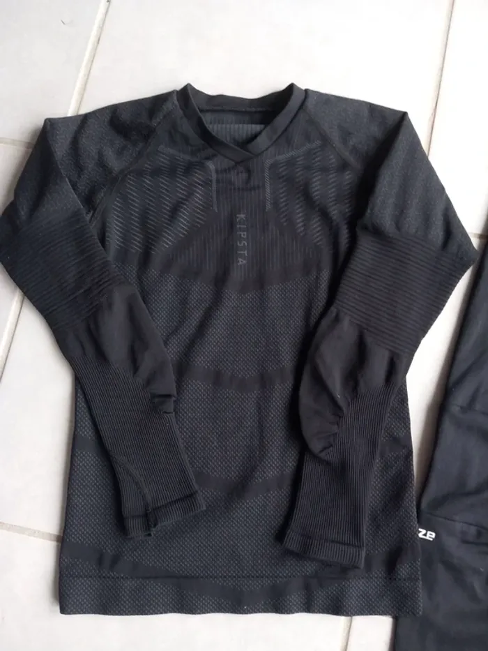 Tee-shirt + legging Décathlon mixte 8 ans. - photo numéro 2