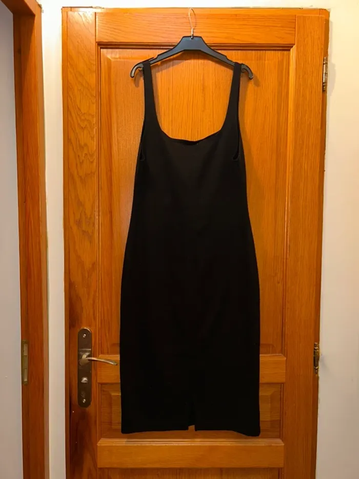 Robe à bretelle noire - photo numéro 3