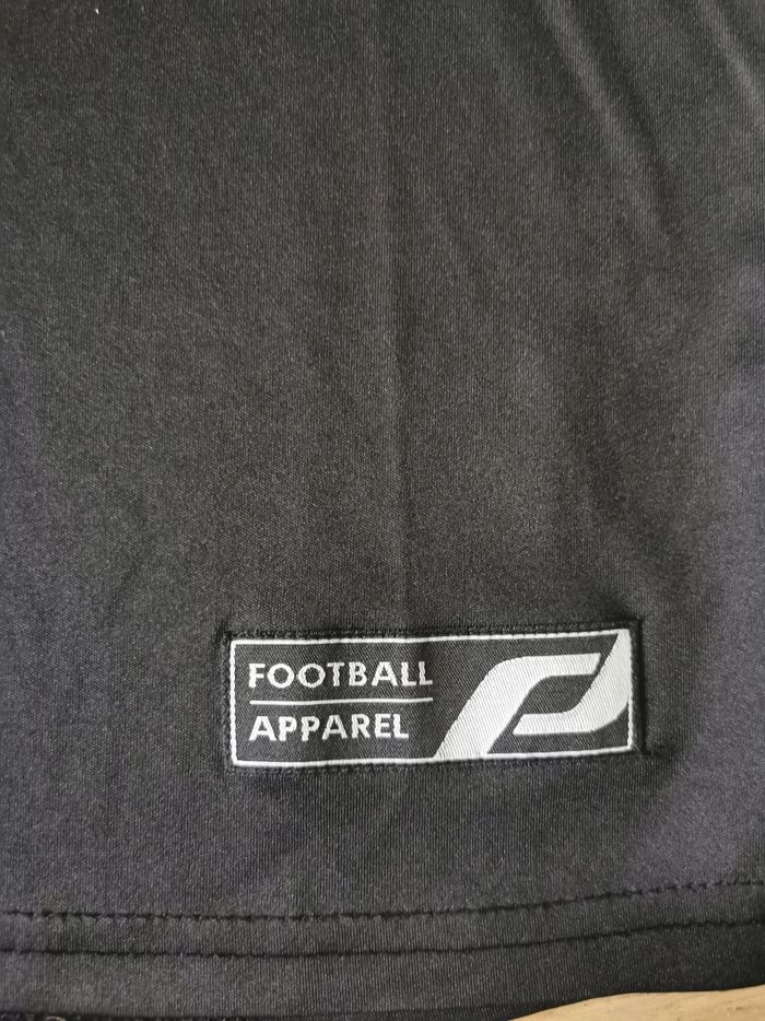 Tee shirt manches courtes de sport 10-12 ans en très bon état - photo numéro 5