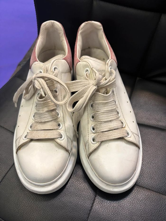 Baskets Alexander McQueen en cuir blanc et rose pâle – Taille 39 - photo numéro 5
