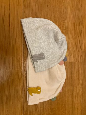 Lot de 2 bonnets neufs SHEIN taille 3-6 mois