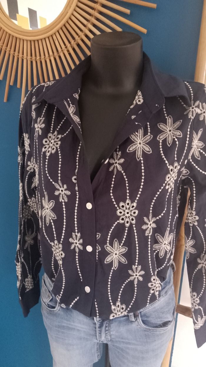 Chemise fleurie brodé taille S/M - photo numéro 2