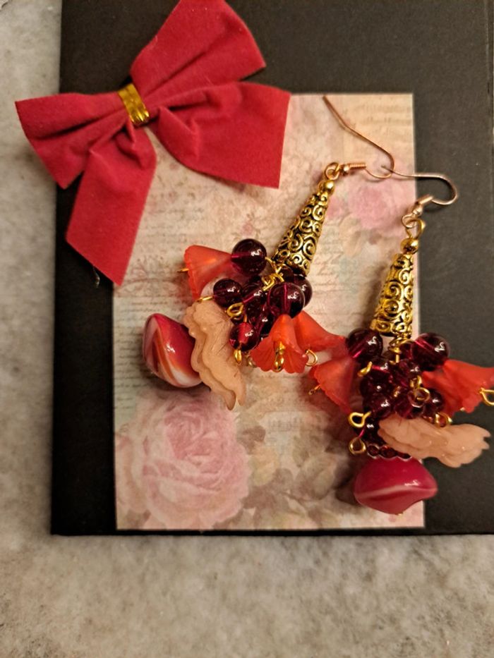 Boucles d'oreilles pendante rouge et doré - photo numéro 5