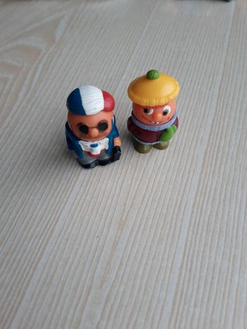 Lot 2 personnages kinder