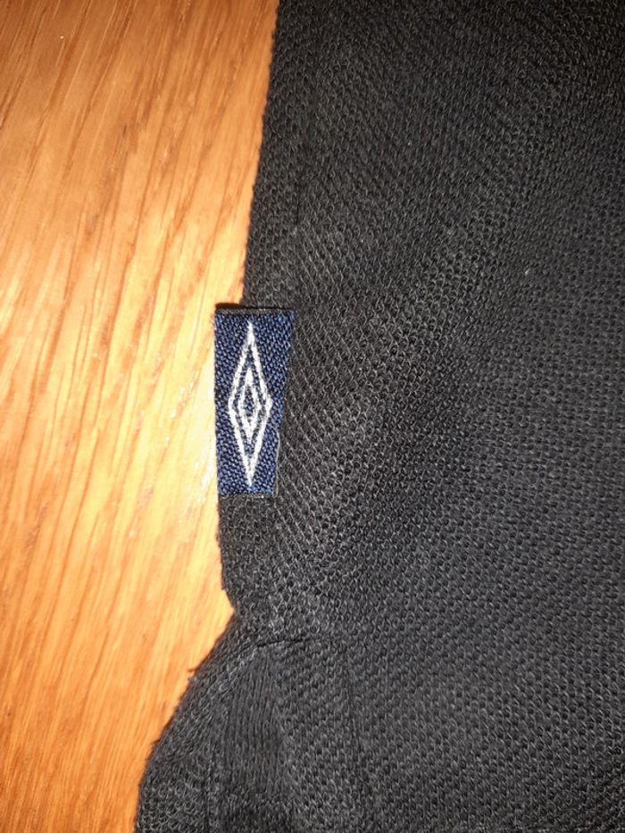 Polo Umbro noir et bordure rouge - photo numéro 4