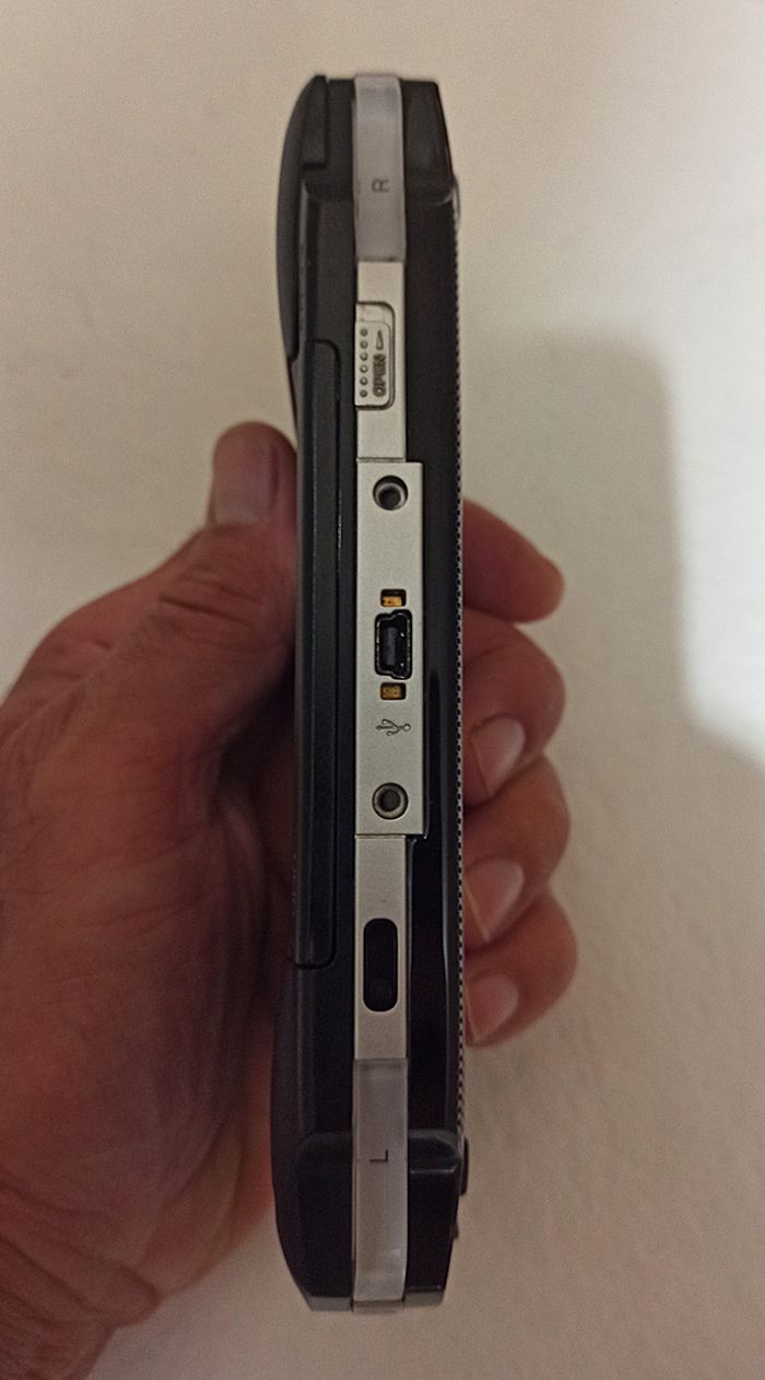 Sony PSP 1004 + 57 jeux cultes, Carte micro SD 64GB rapide, écouteurs PSP , câble de charge & coque - photo numéro 4