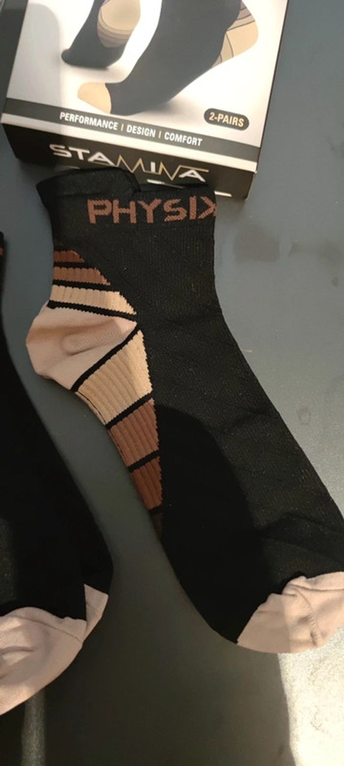 Lot de 2 chaussettes de sport taille S/M neuve - photo numéro 2