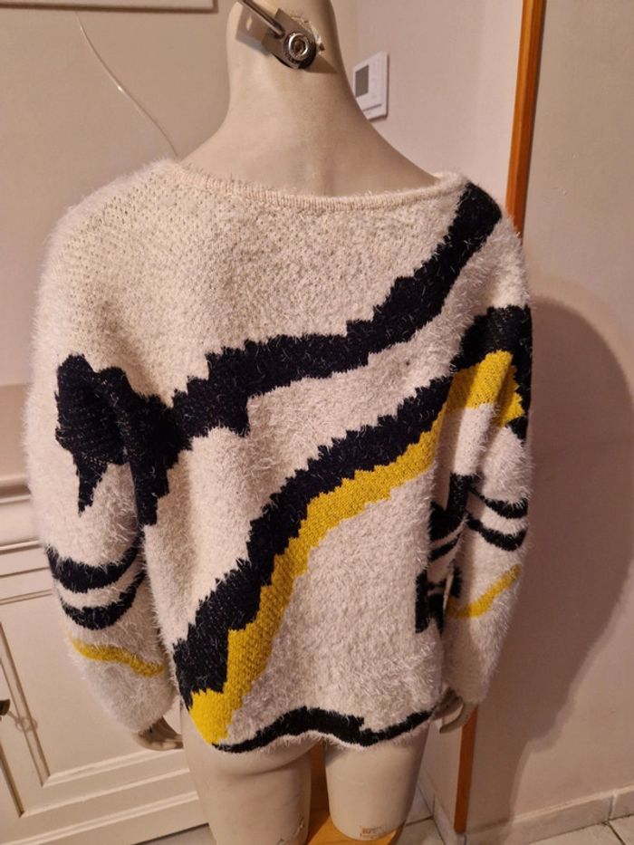 Pull asymétrique. 💛 - photo numéro 6