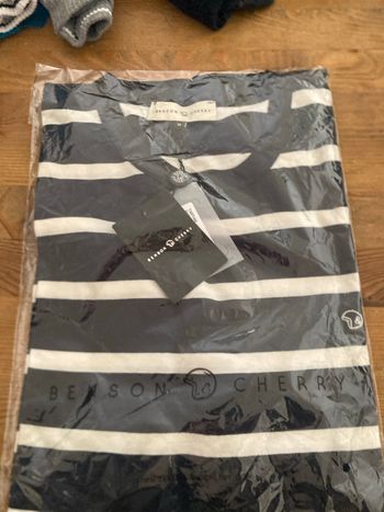🔵 T-shirt rayé bleu marine & blanc – état neuf