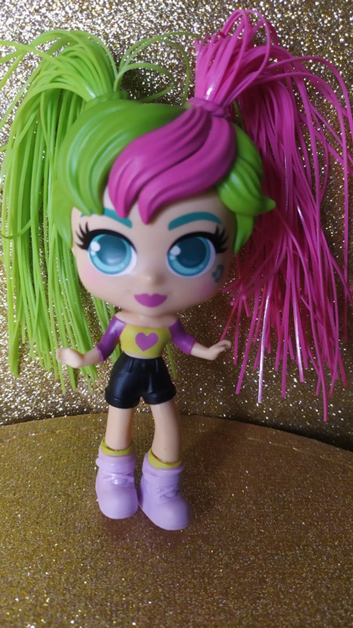 poupée figurine curligirls