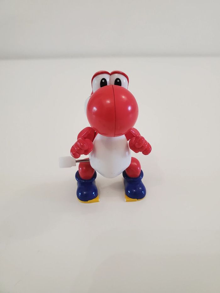 Nintendo Super Mario. Figurine de Yoshi Rouge Officielle Tomy 7 cm environ  Bon État