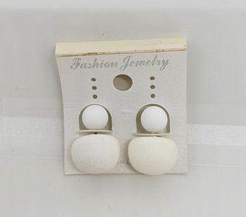 Paire de boucles d'oreilles.