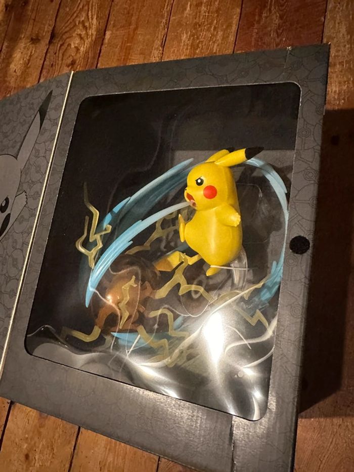 NEUF Grande Figurine Collector Lumineuse Pokémon Pikachu 33 cm Sélect Light FX - photo numéro 4