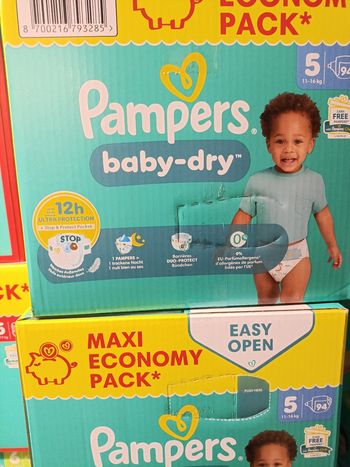 deux cartons de couche pampers baby dry taille 5
