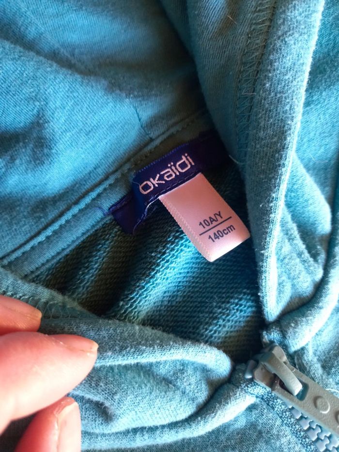 Gilet/sweat à capuche A donner - photo numéro 2