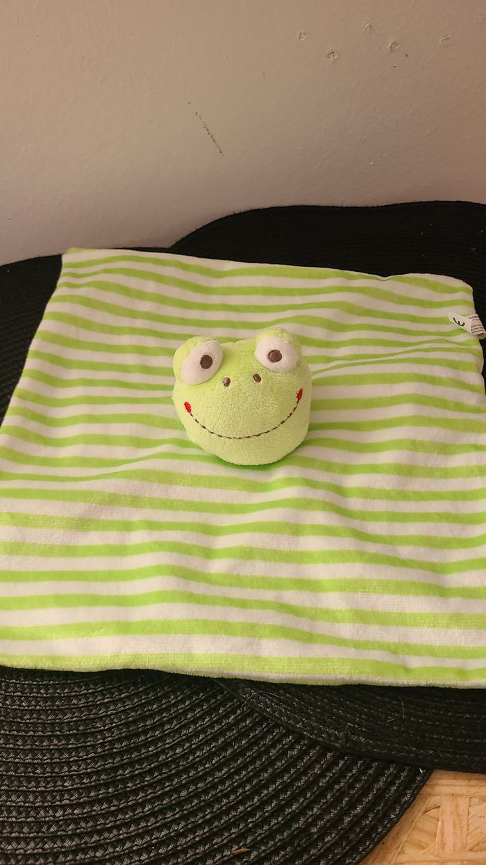 Doudou grenouille plat rayé vert Shenzhen M&J Toys - photo numéro 3