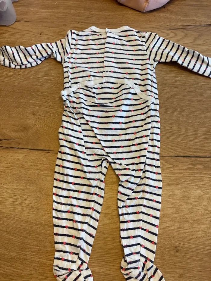 Pyjama rayé et petit cœur 12 mois - photo numéro 3