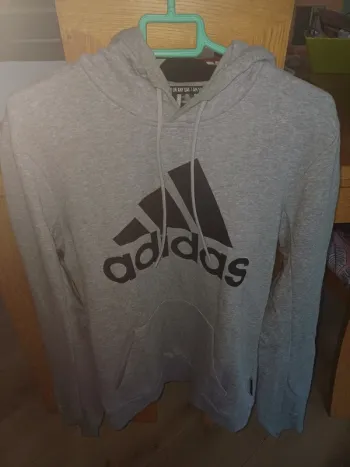 Pull Adidas. Taille S
