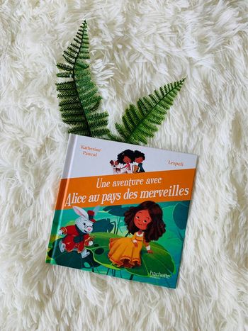 Livre mc do Une aventure avec Alice au pays des merveilles