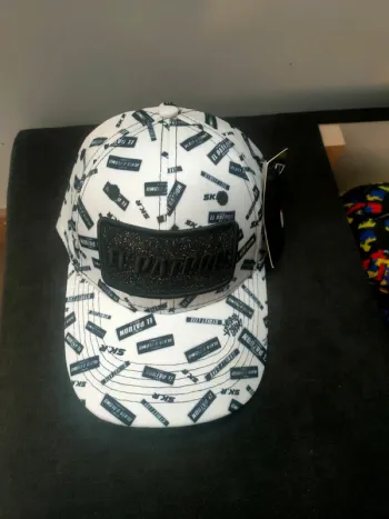 Casquette homme mixte blanche SKR le patron réglable