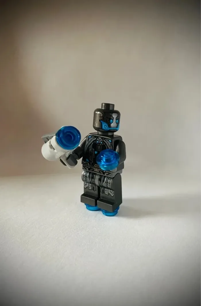 Minifigurine LEGO Marvel Super Heroes SH166 - Ultron Sentry 2015 - Très bon état - photo numéro 2