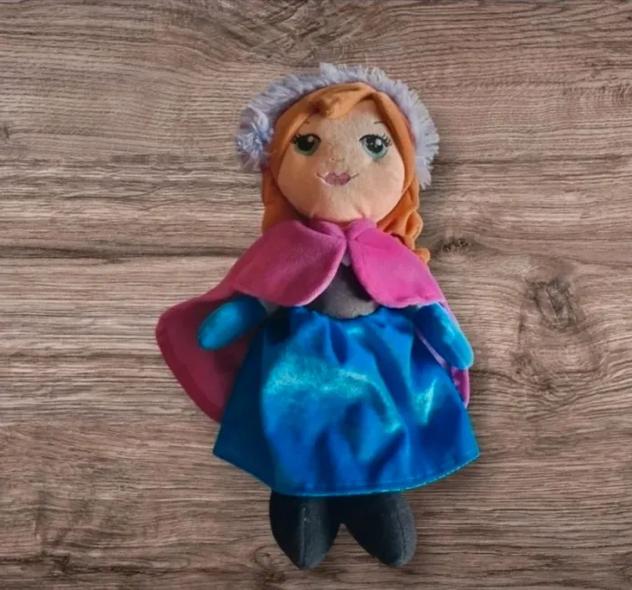 Peluche Reine des neige anna