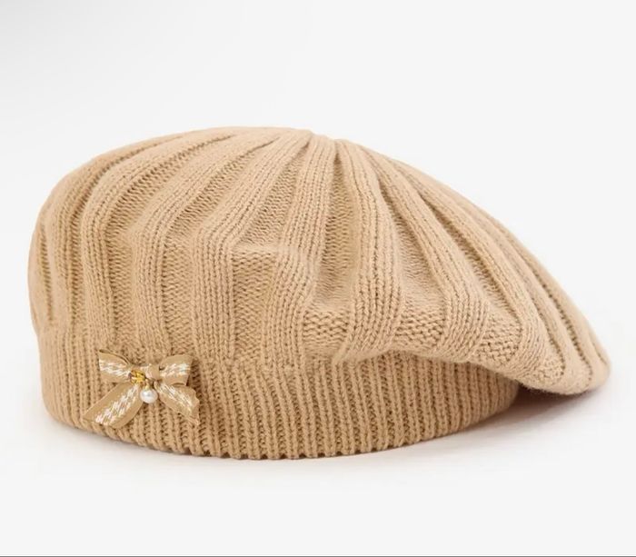 Béret / Bonnet NEUF pour femme couleur beige foncé
