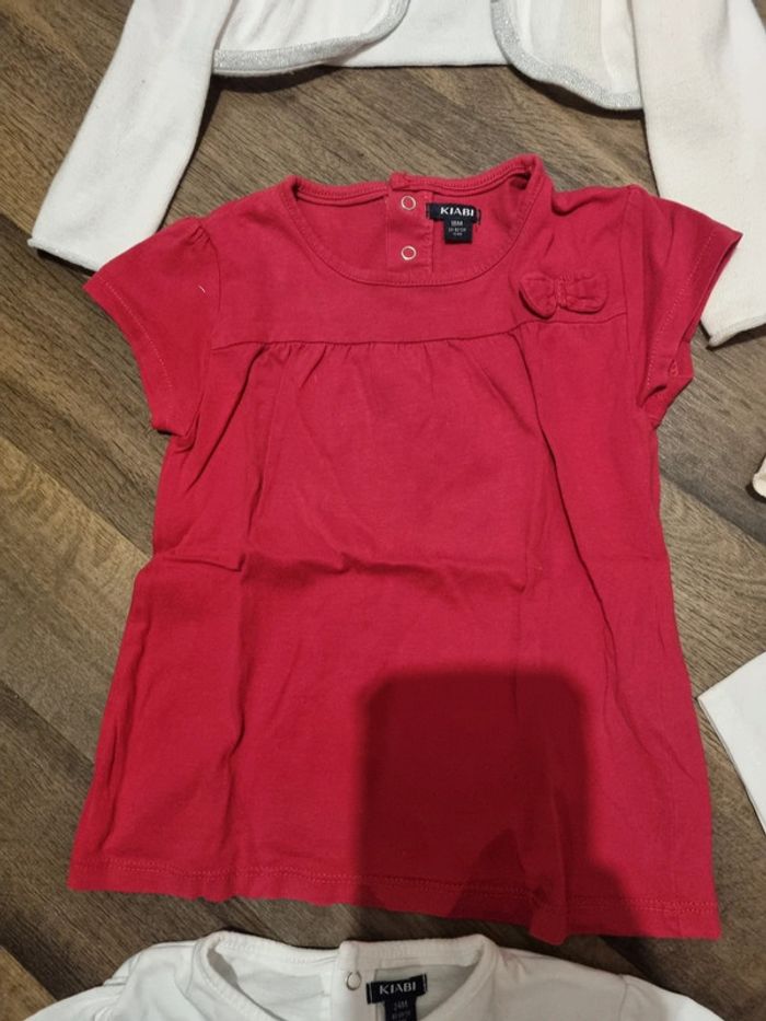 Lot de 4 t-shirts, 1 débardeur, 1 gilet court. Fille. Taille 18 mois. Kiabi, Sergent Major. TBE - photo numéro 4
