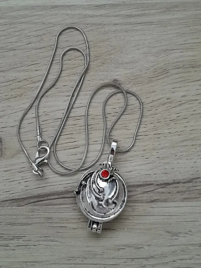 Collier Verveine, Vampire Diaries, Elena Gilbert, argenté