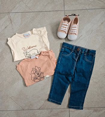 Lot jeans, pulls fins, chaussures - Disney baby/Kiabi - Taille 9 mois