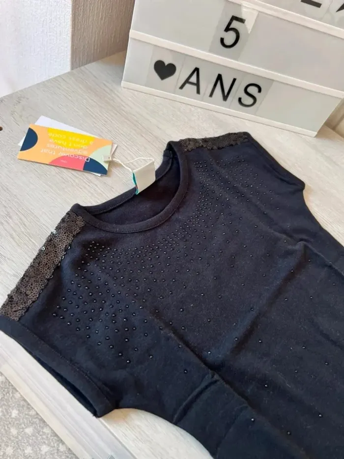 Magnifique T shirt Boboli noir sequins 5 ans neuf - photo numéro 2