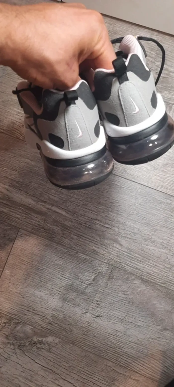 Basket femme Nike Air Max 270 React taille 38,5 - photo numéro 9