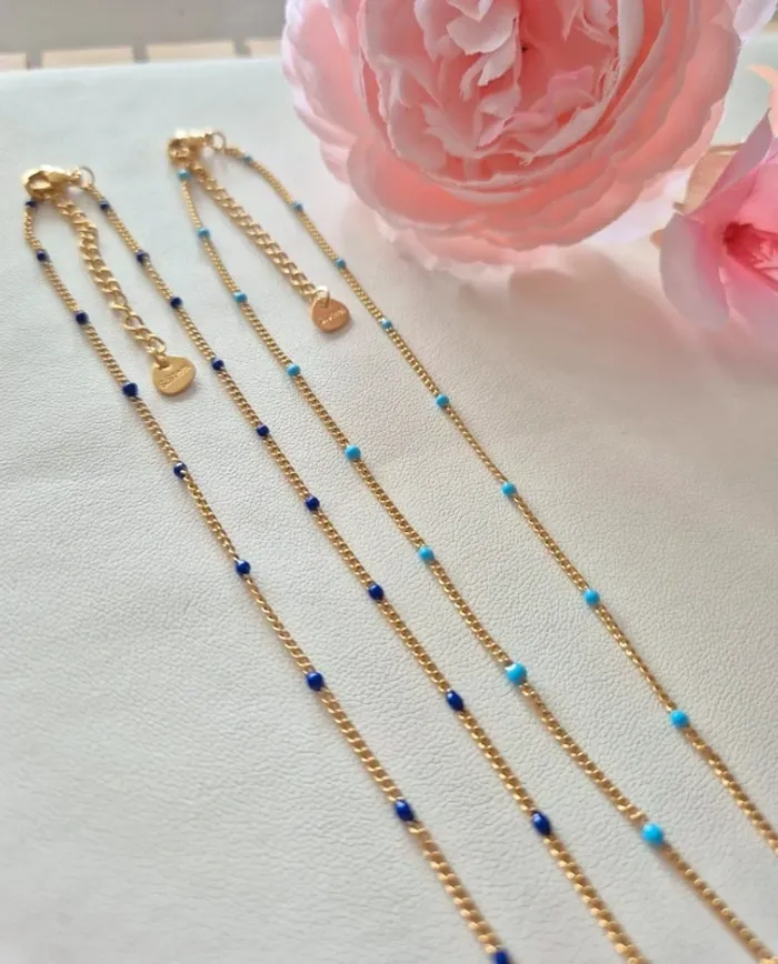 Lot de 2 colliers dorée style GIGI 🌸 perles fines : 1 bleu marine + 1 bleu ciel - photo numéro 2