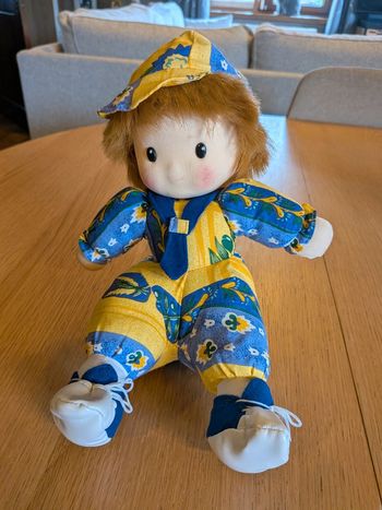 Poupée vintage en tissu. En parfait état