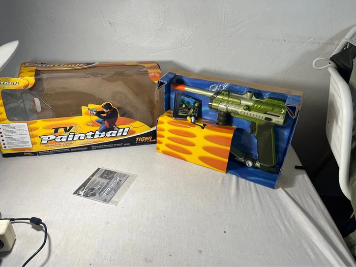 Bonjour tv paintball jeu vintage hasbro tiger