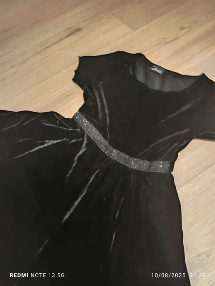 Magnifique robe noir velours taille 5ans neuve - photo numéro 2