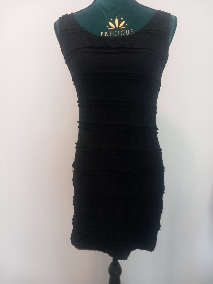 Robe moulante dentelle Jennifer taille M